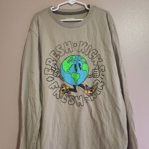 Old Navy Gray Long Sleeve with Earth Graphic